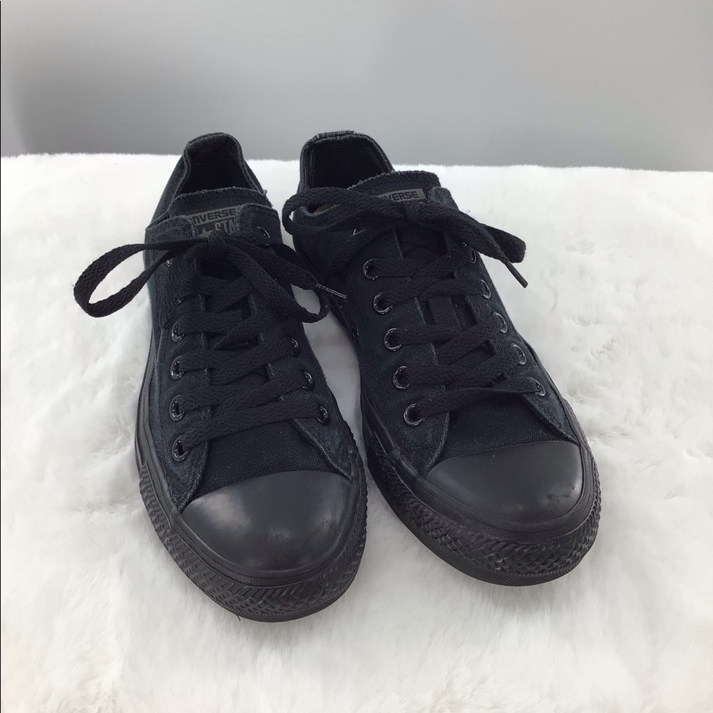 Converse Black Chuck Taylor Low Top Size 8 Women or 6 Men’s Excellent Condition